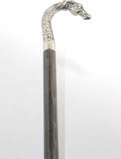 Krom At Büstü Baston