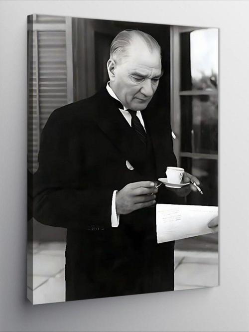 Kanvas Tablo Mustafa Kemal Atatürk Kahve İçerken