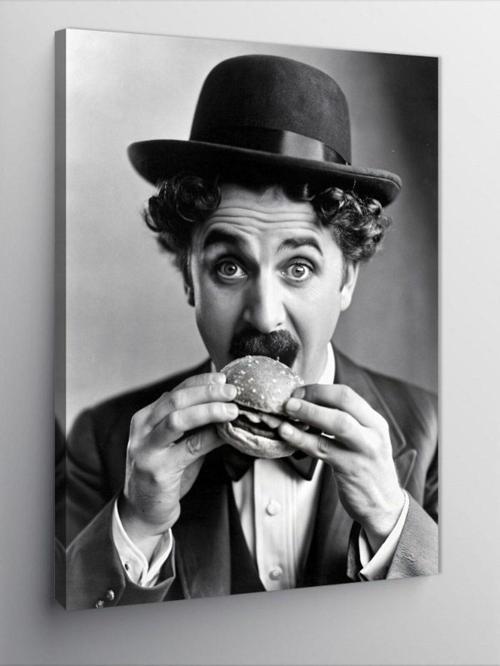Kanvas Tablo Charlie Chaplin Hamburger Yiyor