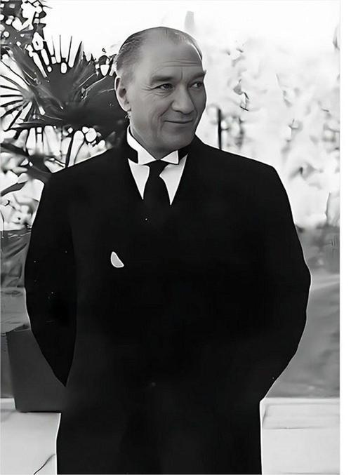 Mustafa Kemal Atatürk Modern Mdf Tablo 50 cm x 70 cm