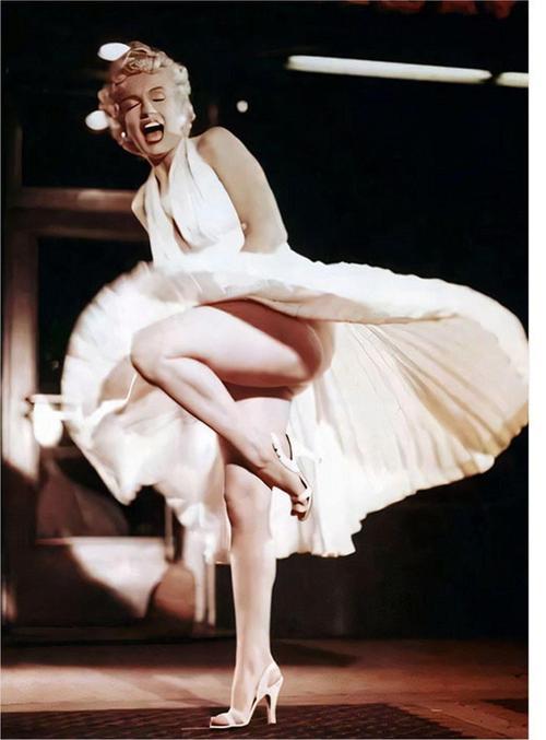 Marilyn Monroe Ve Etek Sahnesi Modern Ahşap Tablo 25 cm x 35 cm