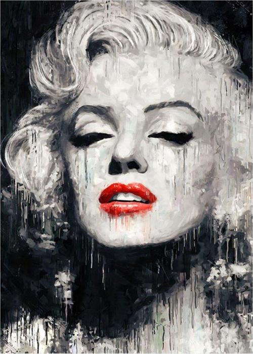 Kırmızı Rujlu Marilyn Monroe Desenli Ahşap Tablo 35 cm x 50 cm