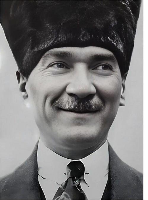 Mustafa Kemal Atatürk Gülüyor Model Ahşap Tablo 35 cm x 50 cm
