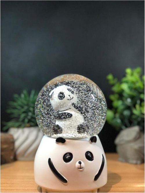 Düşünen Panda Temalı Işıklı Müzikli Orta Boy Kar Küresi