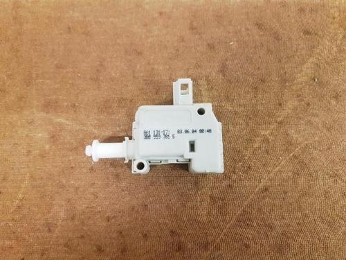 3B0959781E Depo Kapak & Merkezi Kilit Motoru Polo Hb 2002-2010