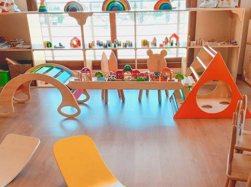 WoodnJoy Ahşap Üçgen Pikler ve Dönence Setimiz (3'lü Set)