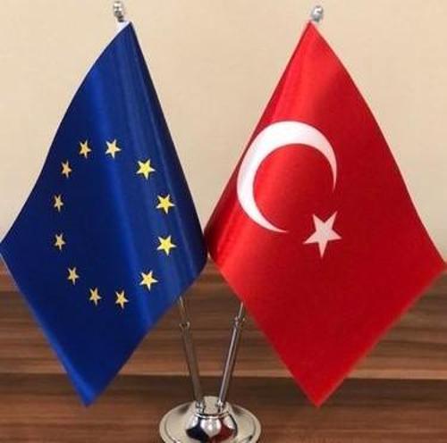 Çiftli Avrupa Masa Bayrağı Direkli