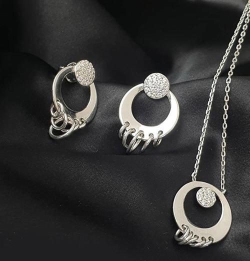 İtalyan tasarımı zirkon taş detaylı gümüş modern takım
