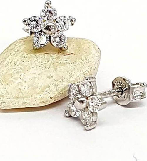 Çiçek figürlü minimal gümüş bayan küpe