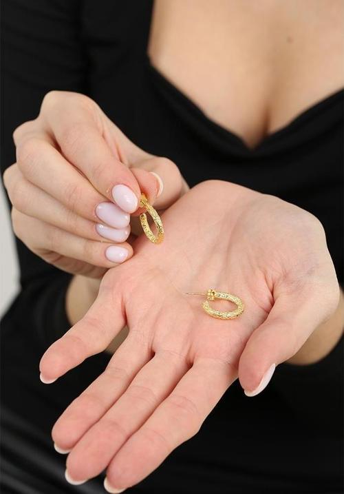 Helezon Tasarım Yarım Tur Gold Renk 925 Ayar Gümüş Kadın Küpe