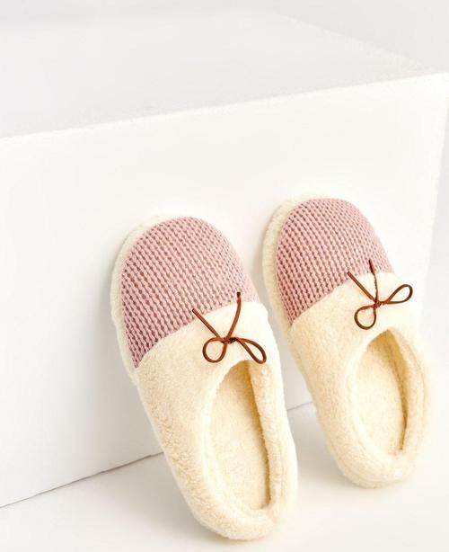 Yupın- Bağcıklı Kadın Ev Terliği