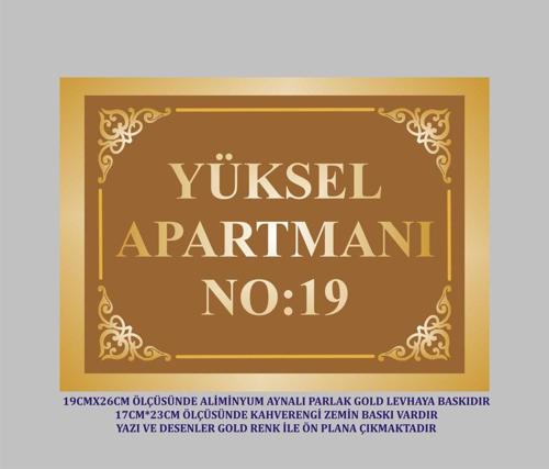 Apartman Kapı İsimliği Aynalı Gold Levhaya Kahverengi Zeminli 19X26Cm Ölçüsünde