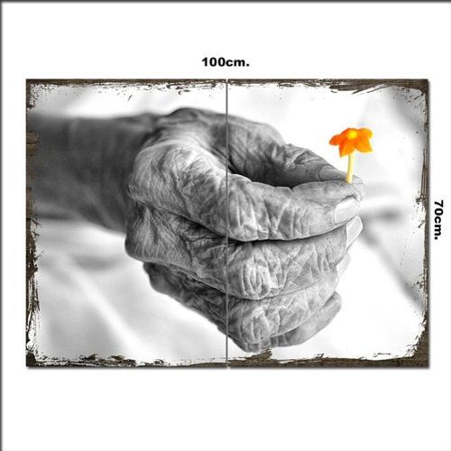 Ahşap Tablo Yaşlı El Ve Taze Çiçek 70*100Cm