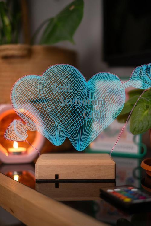 Eros Oklarıyla Bağlanmış 3D Kalpler Temalı Romantik-Seçkin Hediyelik Aşk ve Sevgi Lambası