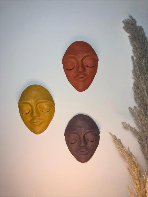 El Yapımı Duvar Maskları 3'Lü Set