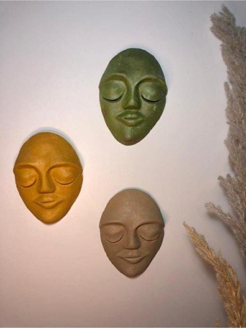 El Yapımı Duvar Maskları 3'Lü Set