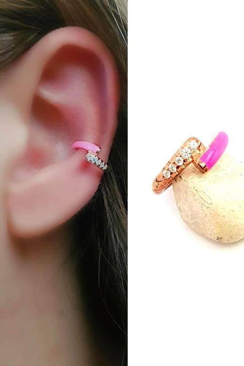 Pembe neon mineli zirkon taş detaylı gümüş rose sıkıştırmalı kıkırdak küpesi