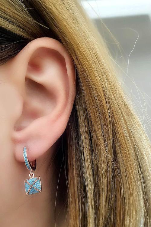 Turkuaz Taşlı 925 ayar Gümüş Üç Boyutlu Küp küpe