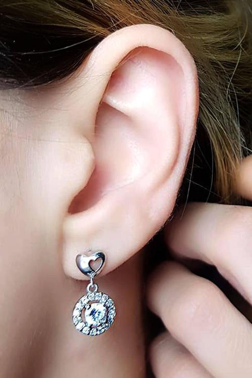 Zirkon taşlı minimal sallantılı gümüş küpe