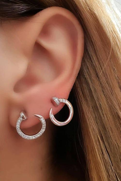 İtalyan tasarımı civi figürlü gümüş modern küpe