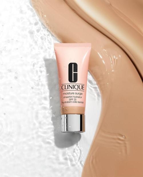 - Moisture Surge Sheertint Hydrator SPF 25 Light Medium (40 ml)