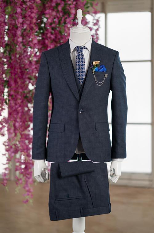 Sivri Yaka Desenli Çift Yırtmaçlı Slimfit Yelekli Takım Elbise