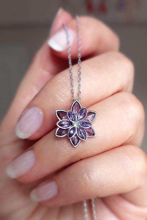 925 Ayar Gümüş Mor Taşlı Rodyumlu Lotus Çiçeği Kolye