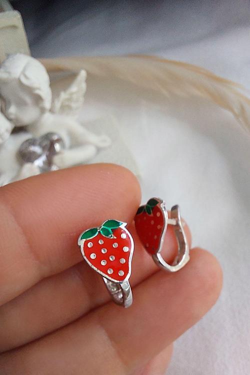 925 Ayar Gümüş Mineli Çilek Çocuk Küpe