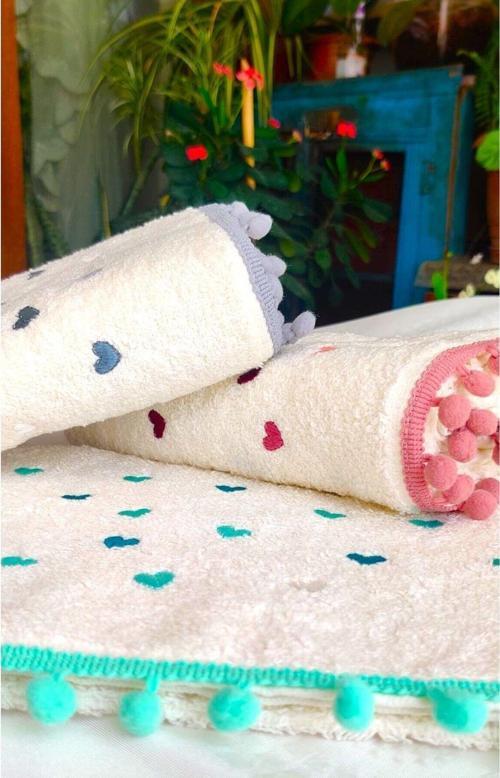 Annem Çeyizlik 50X90 Cm. Bukle Dokulu Yeni Trend Kalp Ve Çiçek Nakışlı  El, Yüz  Havlusu (3.Lü Set)