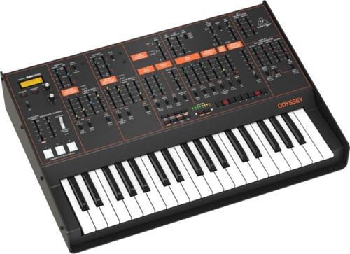 Odyssey Sıralayıcı Ve Fx Ile Tam Boyutlu Analog Sentezleyici