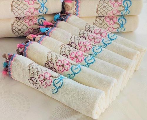 Çeyizlik Kanaviçe Çiçek Desenli Püsküllü Bukle Lüks Mutfak Havlu Seti 30X50 6'Lı Set