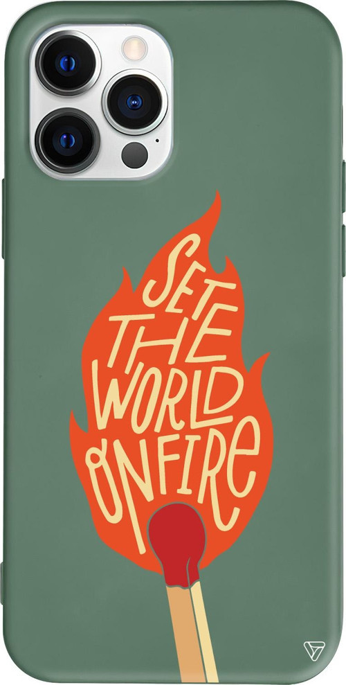 iPhone 15 Pro Max Uyumlu Yeşil Renkli Silikon World on Fire Telefon Kılıfı