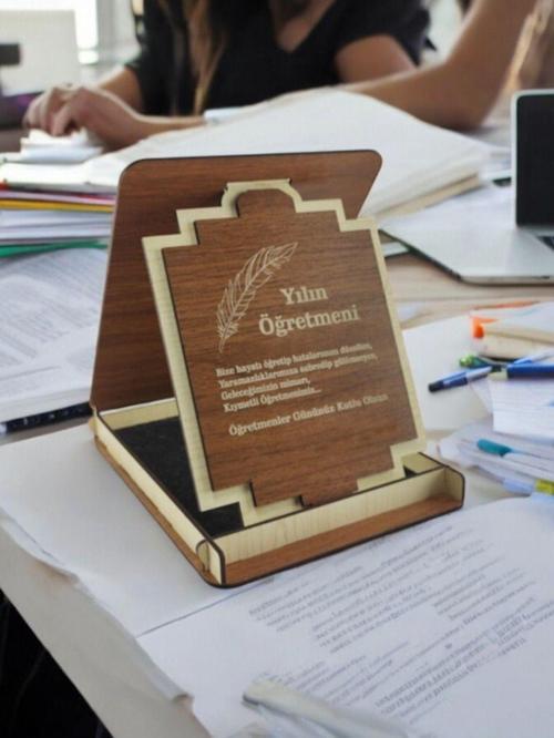Öğretmene Özel Ahşap Kutusunda Lazer Baskılı Ahşap Plaket