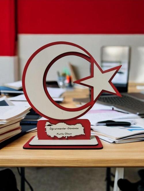 Öğretmenler Gününe Özel Türk Bayraklı Masaüstü Plaket