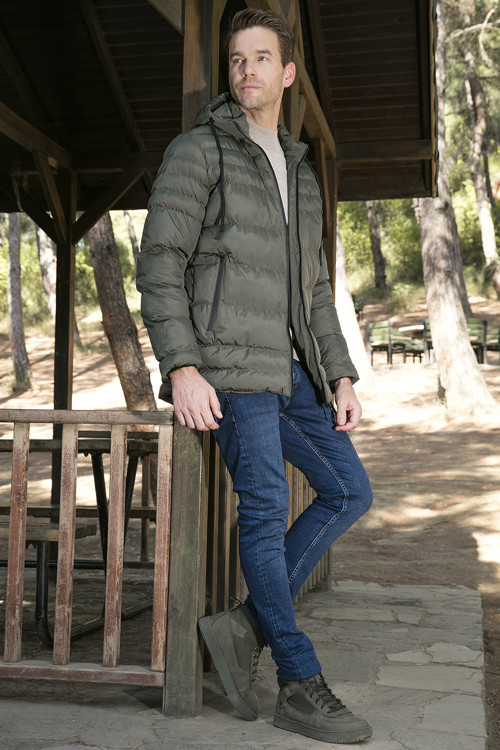 Su İtici Slim Fit Soğuğa ve Rüzgara Dayanıklı Kapüşonlu Şişme Erkek Mont 649005 HAKİ