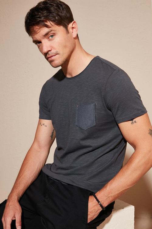 % 100 Pamuklu Slim Fit Bisiklet Yaka Cepli Erkek T Shirt 5902000 ANTRASİT