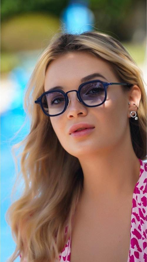 Kadın Güneş Gözlüğü Köşeli Kare Mavi Çerçeve Çerçeve Mavi Cam