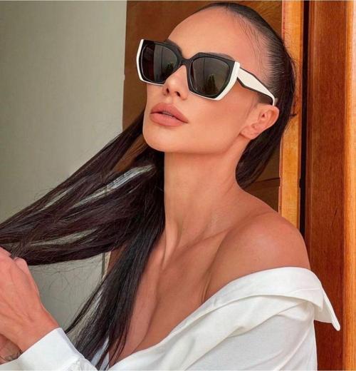 Mor Camlı Siyah-Beyaz Çerçeveli Kadın Güneş Gözlüğü Ae2203C2