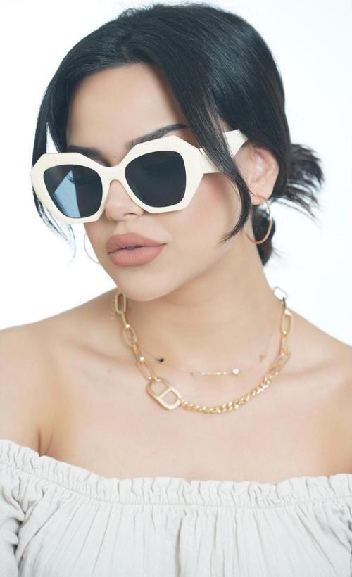 Kadın Güneş Gözlüğü Şık Tasarım Beyaz Pr Çerçeve Siyah Cam