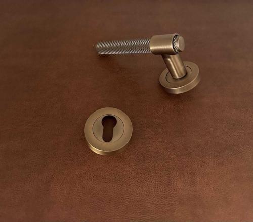 KOLDOOR  Handles ZK62 Punch Mat Antik Sarı Rozetli Yale Çelik Kapı Kolu Sol Basar Tek Yön