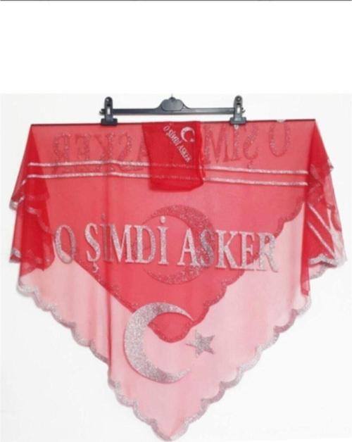 Kırmızı ''O Şimdi Asker'' Yazılı Asker Şalı
