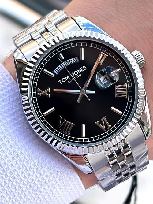 Çelik Kordon 3 Atm Suya Dayanıklı 2 Yıl Garantili Erkek Kol Saati TJE3.10002.2