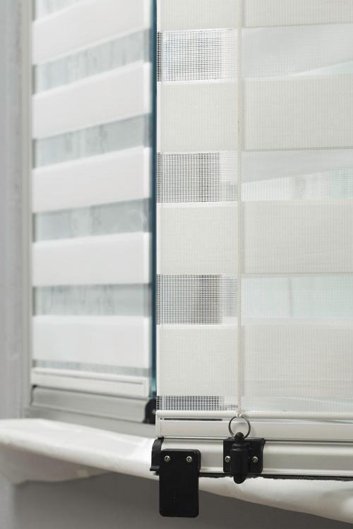 Beyaz Yapıştırmalı Cam Balkon Perdesi