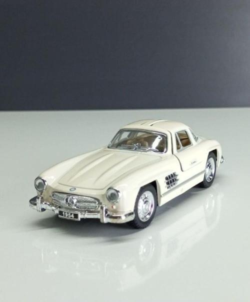 :36 Mercedes Benz 300 Sl Coupe Krem