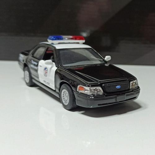 1:42 Ford Crown Victoria Police Araba Çek Bırak