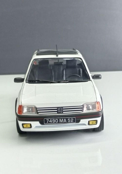 1:18 Peugeot 205 Gti