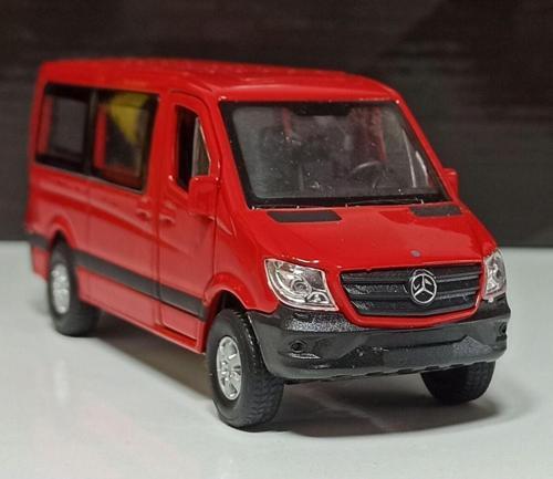 Kırmızı Mercedes Benz Sprinter Traveliner Minibüs Çek Birak