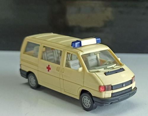 1:87 Rotes Kreuz Volkswagen Caravella ( Mini Boy)