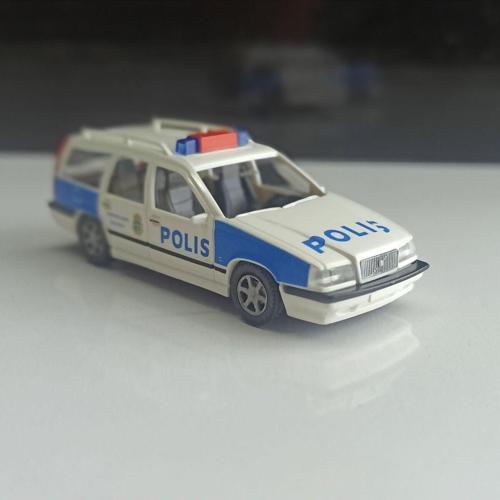 1:87 Volvo 850 Kombi Polis (Minik Boy Detaylı Model)