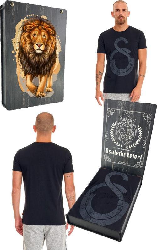 Orijinal Ata İmza T-Shirt Siyah Özel Tasarım Aslan Baskılı Ahşap Kutulu